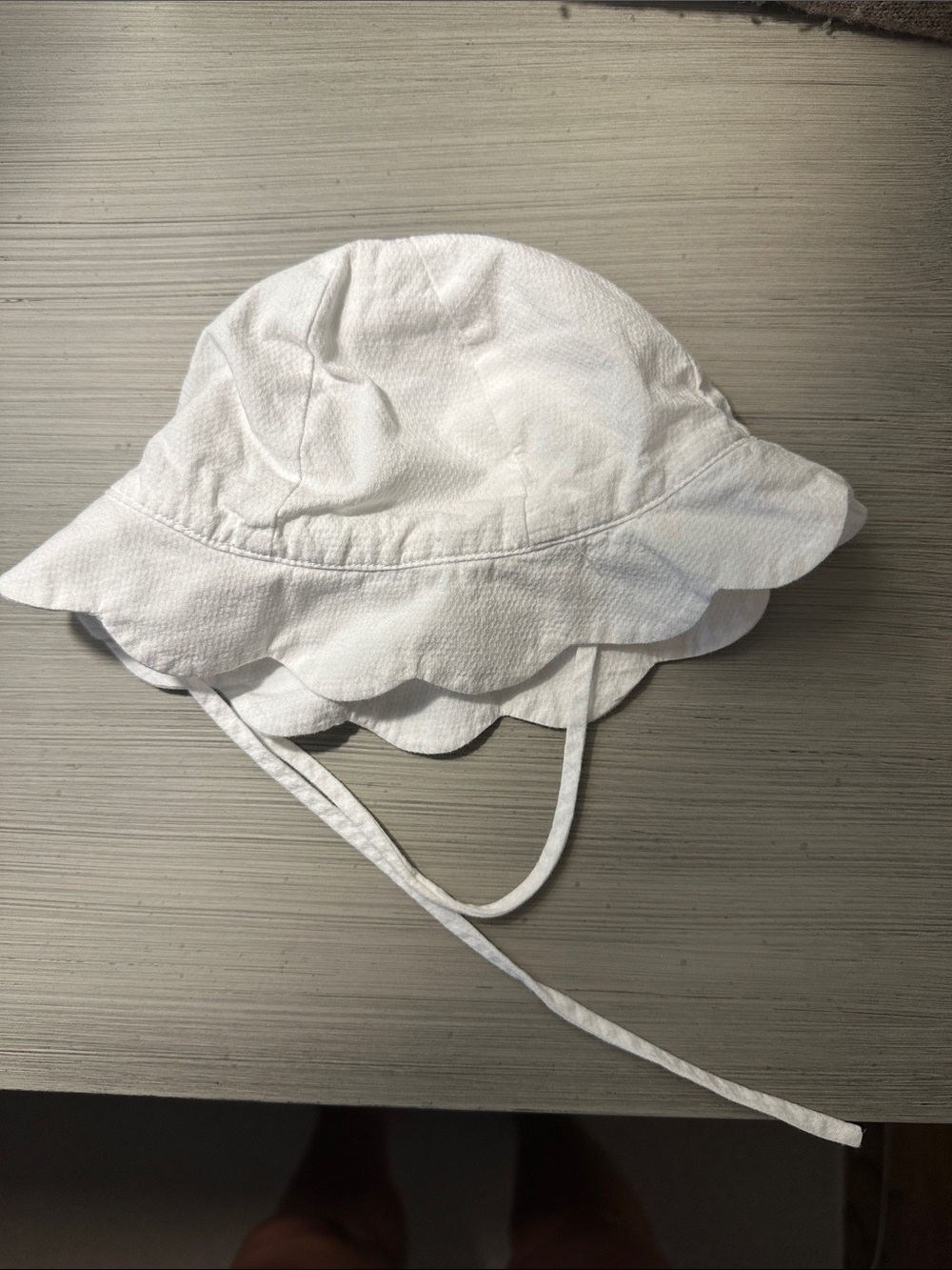Jacadi Baby White Scalloped Sun Hat with Chin Ties 45cm